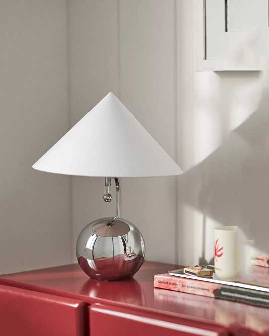 купить серебристая лампа "шанталь" с белым конусным абажуром