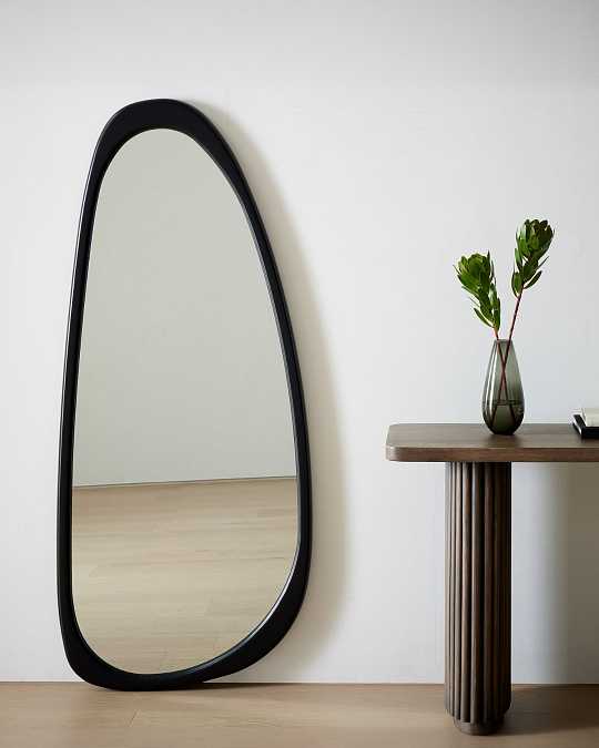 купить напольное зеркало в ассиметричной раме "рино"