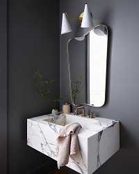 Золотое настенное зеркало "Кейн"