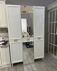 Шкаф трехдверный Виктория белый с золотом