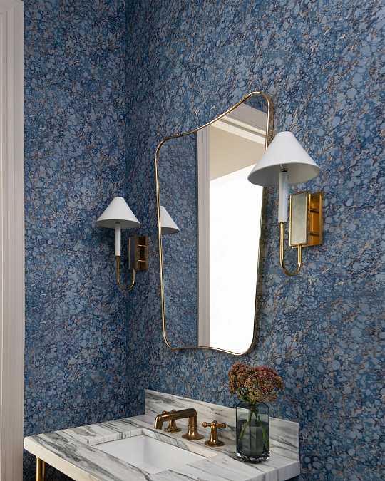 купить золотое настенное зеркало "кейн"