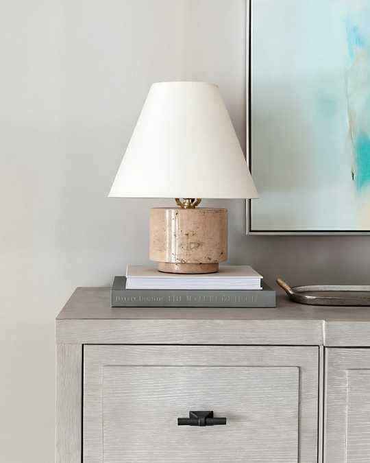 купить бежевая настольная лампа "бронко" из травертина