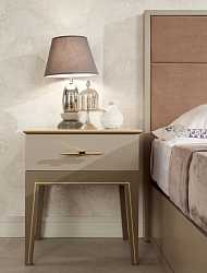 Тумба прикроватная Palmari на деревянных ножках P5020