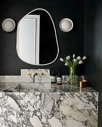 Белое настенное зеркало "Нора"