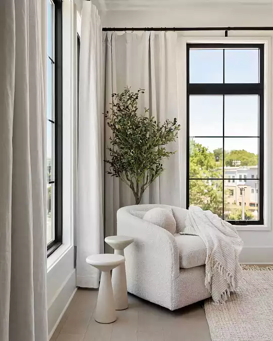 купить комплект белых приставных столиков "сомерсет"