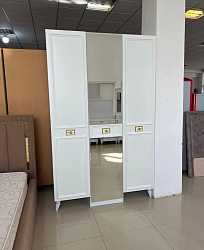 Шкаф трехдверный Виктория белый с серебром