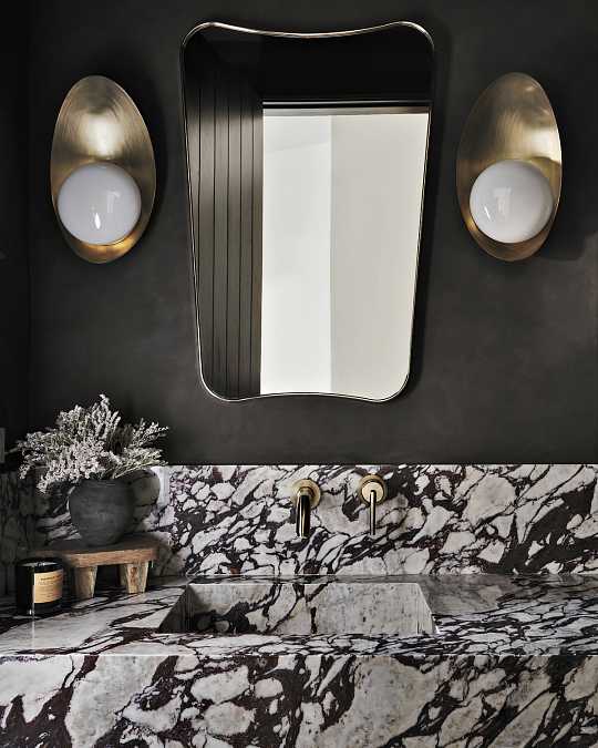 купить золотое настенное зеркало "кейн"