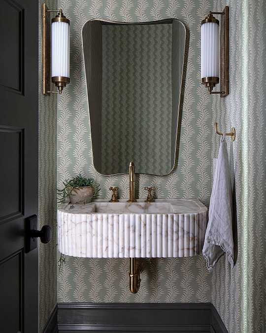 купить золотое настенное зеркало "кейн"