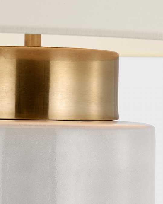 купить бежевая настольная лампа "бьют"