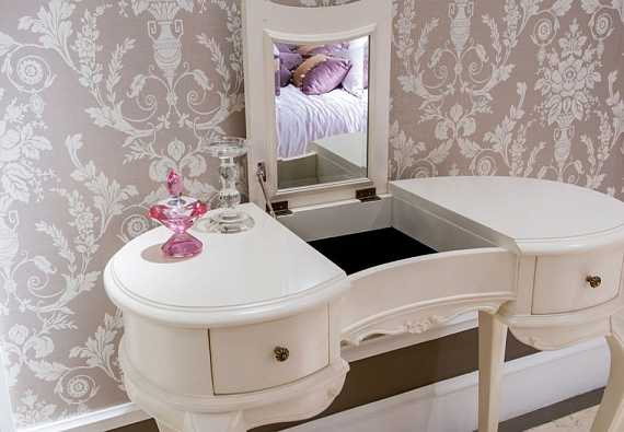 Туалетный столик с зеркалом Adalia
