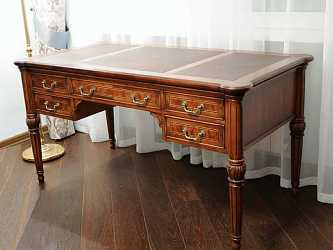 Письменный стол на ножках Louis XVI